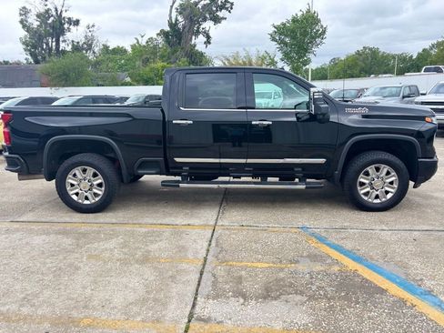 Used 2024 Chevrolet Silverado 2500 High Country w/ Technology Package image 6