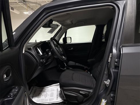 Used 2022 Jeep Renegade Latitude image 19