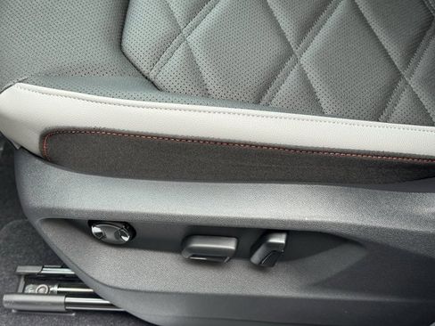 New 2026 Volkswagen Atlas Peak Edition image 17