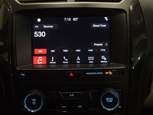 Used 2018 Ford Explorer XLT w/ Equipment Group 202A AWD/4WD image 25