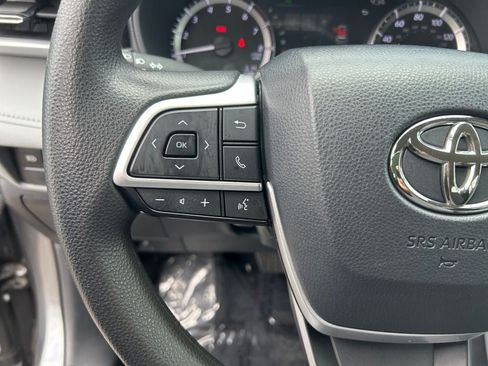 Used 2023 Toyota Highlander L FWD image 15