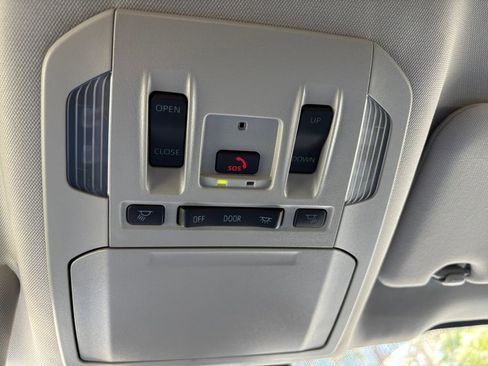 Used 2025 Toyota Highlander XLE image 33