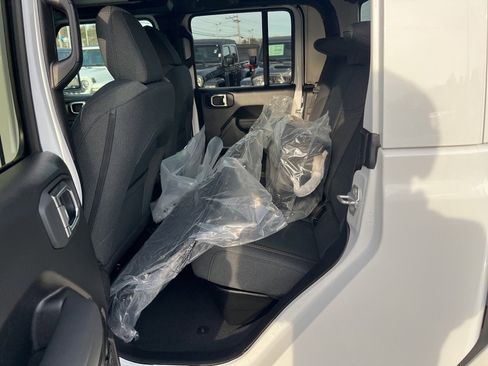 New 2026 Jeep Gladiator Sport image 18