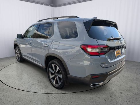 Certified 2025 Honda Pilot Touring image 4