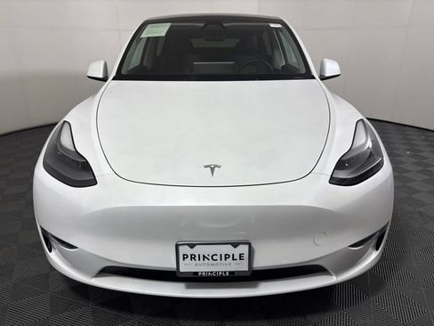 Used 2023 Tesla Model Y Long Range AWD/4WD image 3