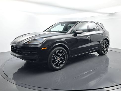 Certified 2025 Porsche Cayenne AWD/4WD image 1