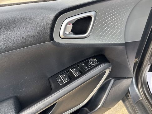 Used 2020 Kia Soul LX image 22