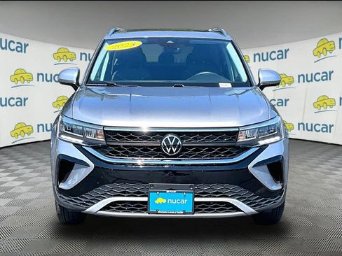 Used 2023 Volkswagen Taos SE w/ Panoramic Sunroof Package AWD/4WD image 2