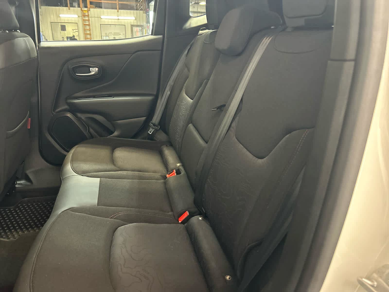 Used 2022 Jeep Renegade Trailhawk AWD/4WD image 10