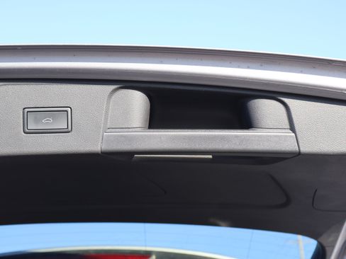 Used 2024 Volkswagen Atlas SE image 13