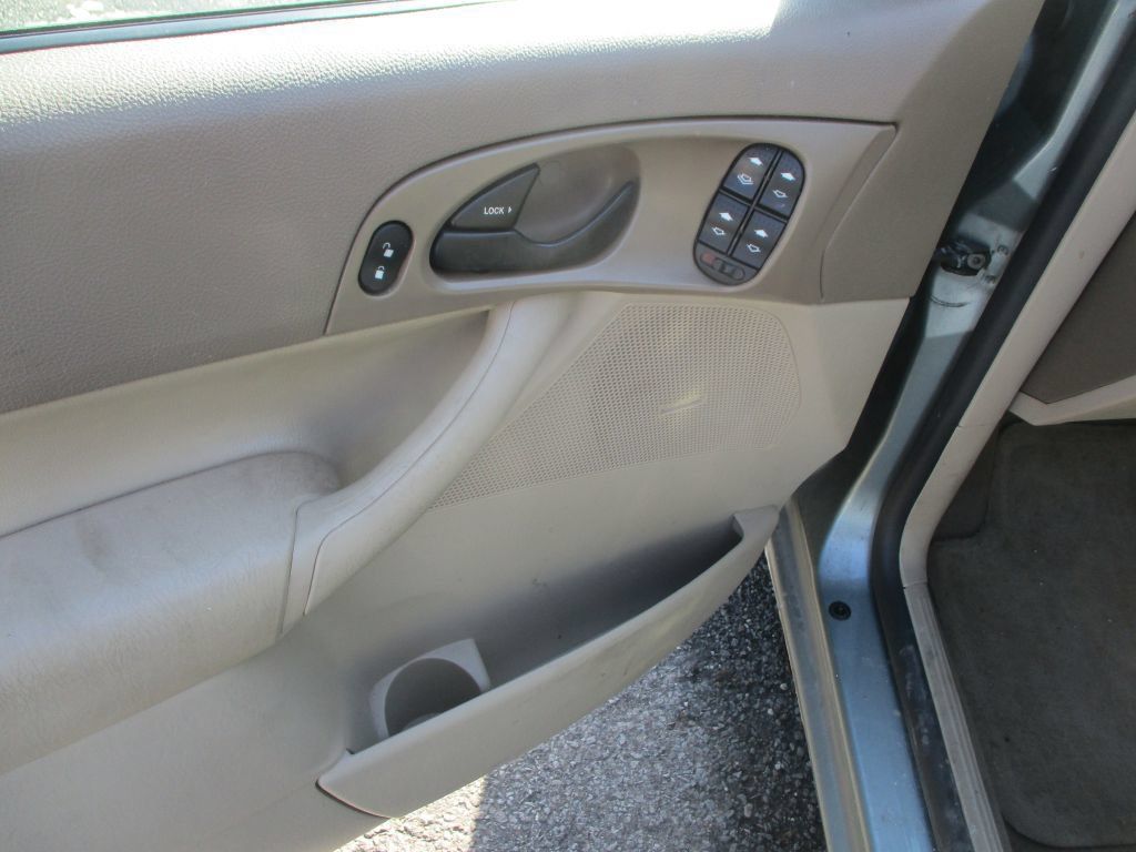 Used 2006 Ford Focus ZX4 Sedan FWD image 11