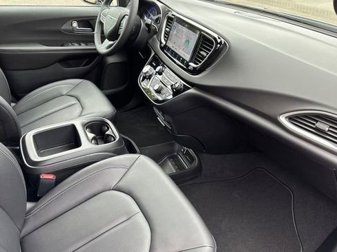 New 2026 Chrysler Voyager LX image 17