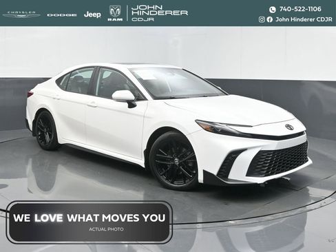 Used 2025 Toyota Camry SE w/ Convenience Package image 1