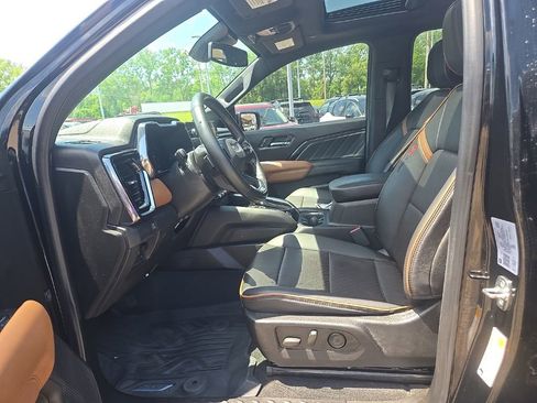 Used 2023 GMC Canyon AT4 w/ AT4 Premium Package AWD/4WD image 9