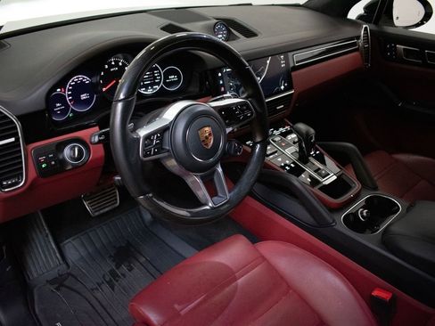 Used 2022 Porsche Cayenne GTS AWD/4WD image 4