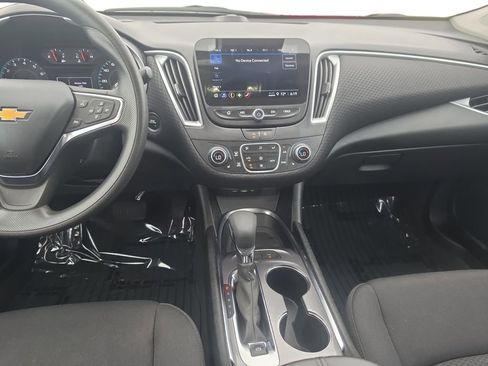 Used 2025 Chevrolet Malibu LT FWD image 11