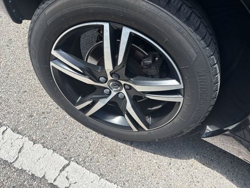 Used 2018 Volvo XC60 T5 R-Design w/ Convenience Package AWD/4WD image 6