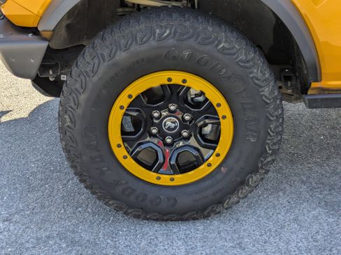 Used 2022 Ford Bronco Black Diamond w/ Sasquatch Package image 3