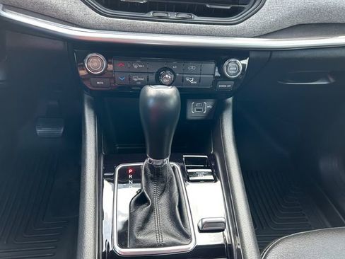 Used 2025 Jeep Compass Latitude AWD/4WD image 15