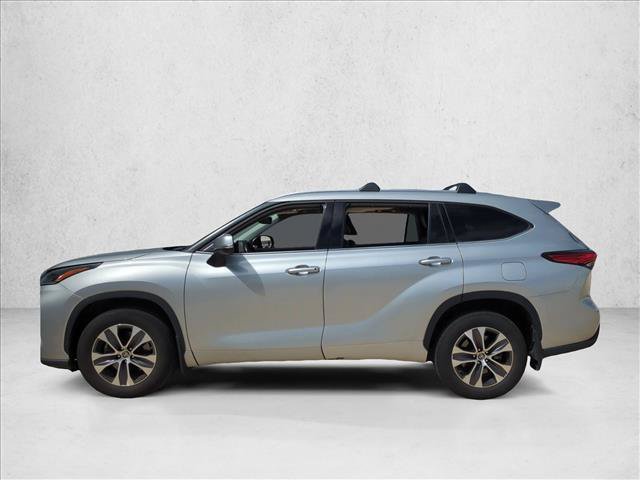 Used 2021 Toyota Highlander XLE AWD/4WD image 8