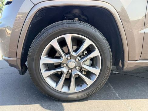 Used 2017 Jeep Grand Cherokee Overland AWD/4WD image 8
