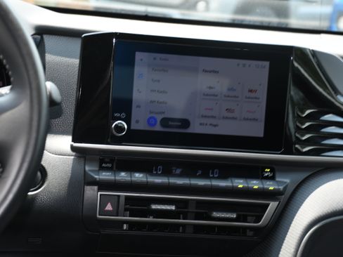Used 2025 Toyota Camry SE FWD image 15