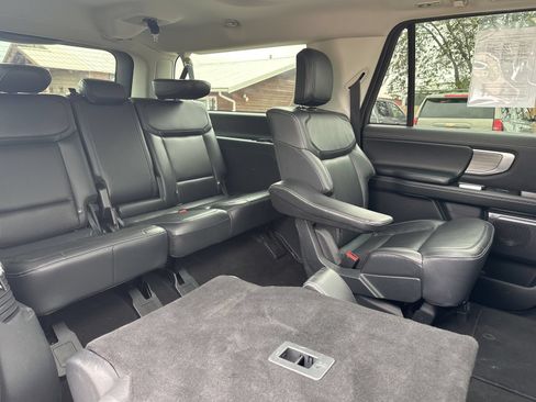 Used 2025 Ford Expedition Max Platinum AWD/4WD image 37