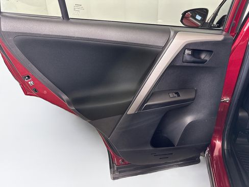 Used 2018 Toyota RAV4 LE w/ Carpet Mat Package AWD/4WD image 24