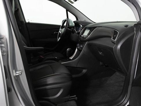 Used 2017 Chevrolet Trax LT w/ LT Convenience Package image 26