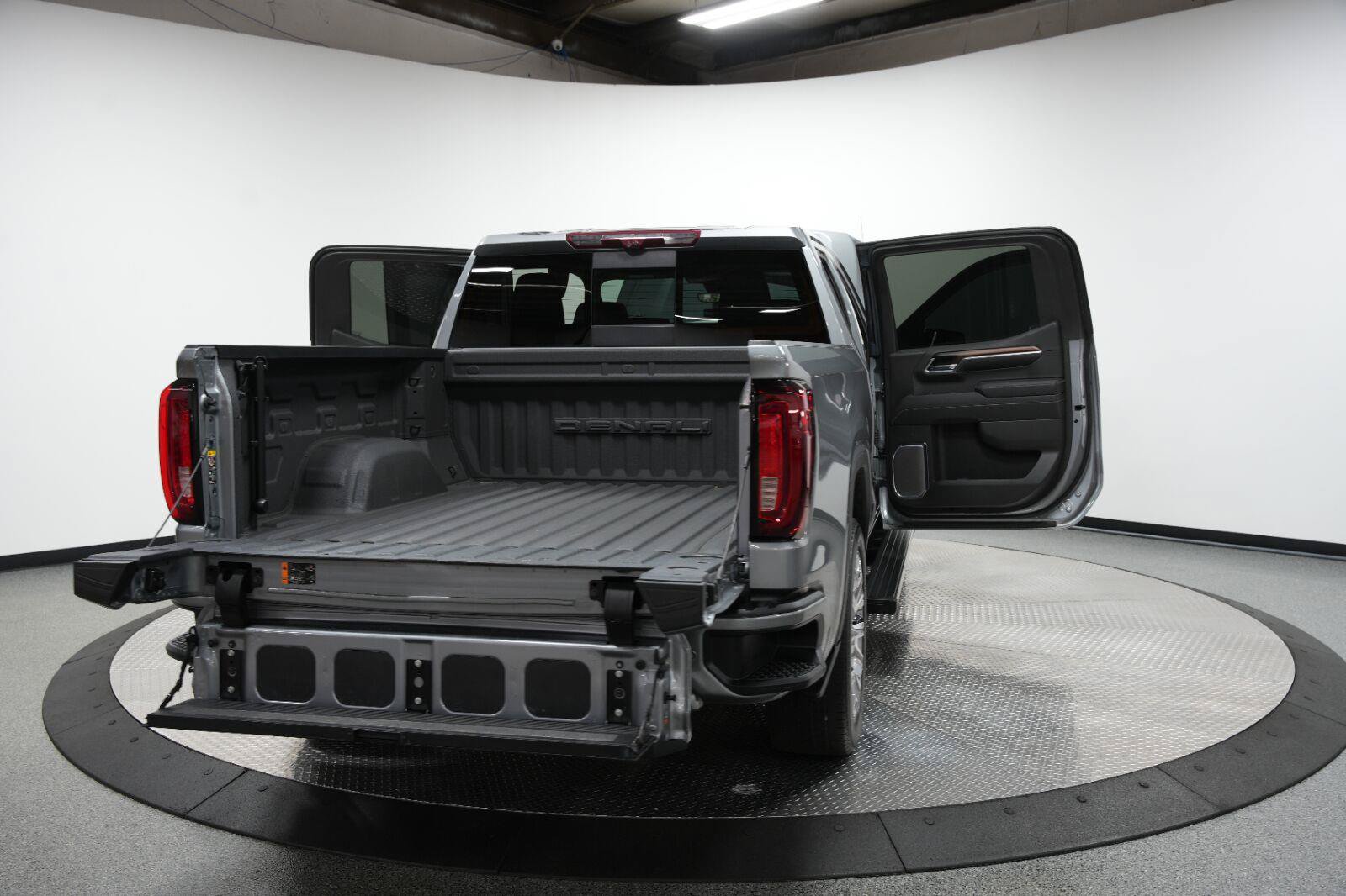 Certified 2024 GMC Sierra 1500 Denali w/ Denali Reserve Package AWD/4WD image 17