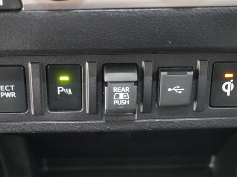 Used 2021 Toyota Tacoma Limited AWD/4WD image 28