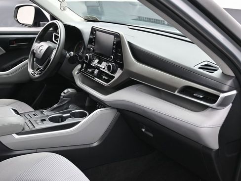 Used 2021 Toyota Highlander L image 36