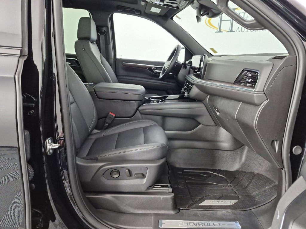 Used 2025 Chevrolet Suburban Z71 w/ Z71 Off-Road Package AWD/4WD image 39