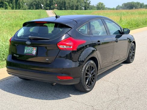 Used 2017 Ford Focus SE FWD image 32