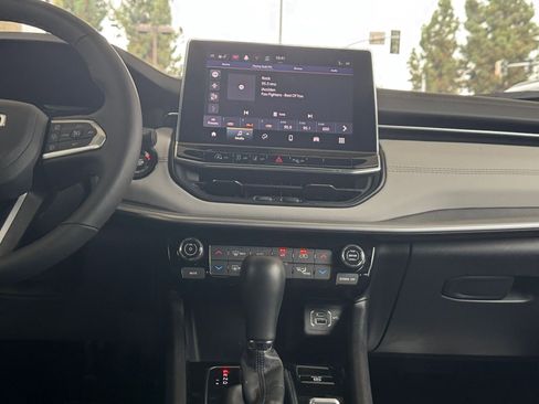 Used 2025 Jeep Compass Limited image 21