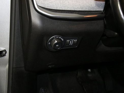 Used 2022 Jeep Compass Latitude image 25