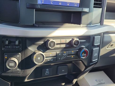 New 2026 Ford F550 4x4 Crew Cab image 28