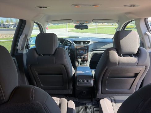 Used 2015 Chevrolet Traverse LT w/ Style and Technology Package image 38