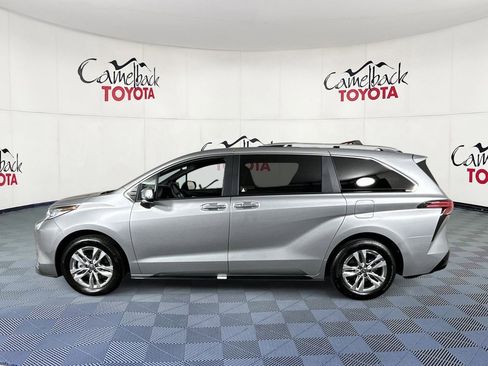 Used 2025 Toyota Sienna Limited image 5