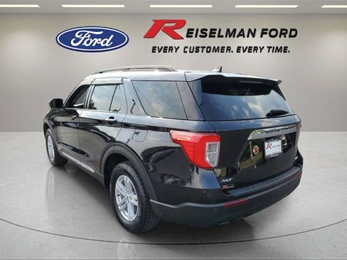 Certified 2022 Ford Explorer XLT image 3