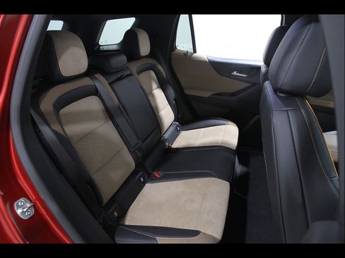 Used 2025 Chevrolet Equinox ACTIV w/ Safety and Technology Package FWD image 17