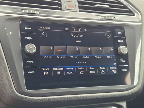 Used 2023 Volkswagen Tiguan SE AWD/4WD image 18