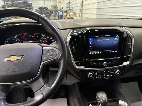 Used 2021 Chevrolet Traverse LT image 15