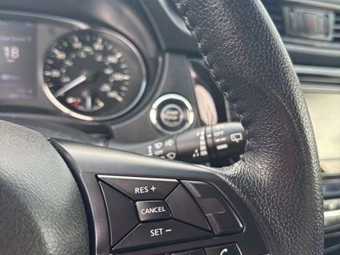 Certified 2020 Nissan Rogue SV image 27