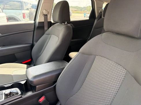 Used 2025 Kia Sportage LX FWD image 8