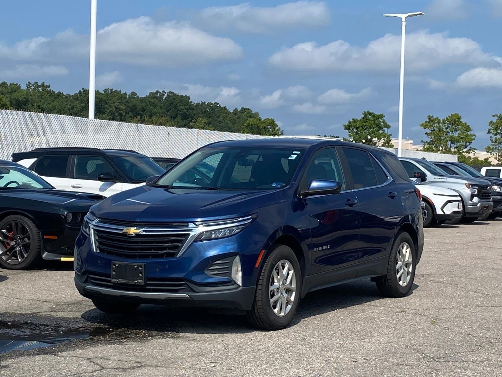 Used 2022 Chevrolet Equinox LT FWD image 2