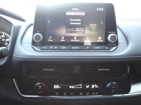 Used 2021 Nissan Rogue SV image 14