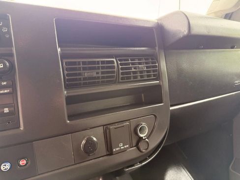 Used 2017 GMC Savana 2500 LT w/ LT Preferred Equipment Group RWD image 35