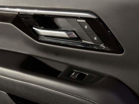 Used 2025 Chevrolet Suburban Premier image 20