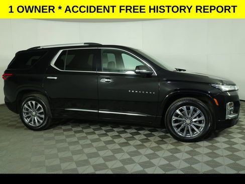 Used 2023 Chevrolet Traverse Premier image 2